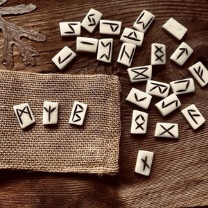 Bone Rune Set